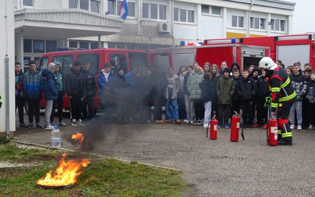 Kaufland i vatrogasci opet u akciji: ŠESTI RAZREDI UČILI O SIGURNOSTI