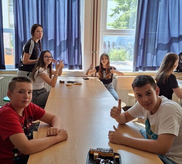 MALI GRAĐANI PREDSTAVILI PROJEKT NA IZLOŽBI “PROGRAM GRAĐANSKOG ODGOJA I OBRAZOVANJA“