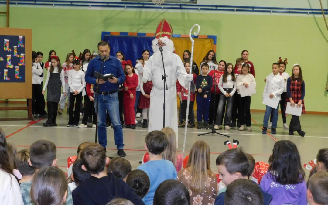 UČENICI OD 1. DO 4. RAZREDA NAŠE ŠKOLE RADOSNO SU DOČEKALI SVETOG NIKOLU
