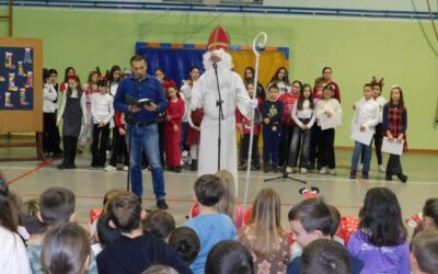 UČENICI OD 1. DO 4. RAZREDA NAŠE ŠKOLE RADOSNO SU DOČEKALI SVETOG NIKOLU