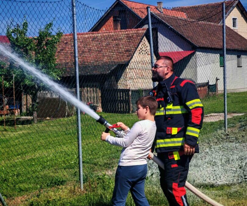 UČENICI PŠ ŽABNO IMALI SU PRILIKU SUDJELOVATI U ZANIMLJIVOM I EDUKATIVNOM SUSRETU KOJI SU ZA NJIH PRIPREMILI DJELATNICI DVD ODRA SISAČKA I CIVILNA ZAŠTITA